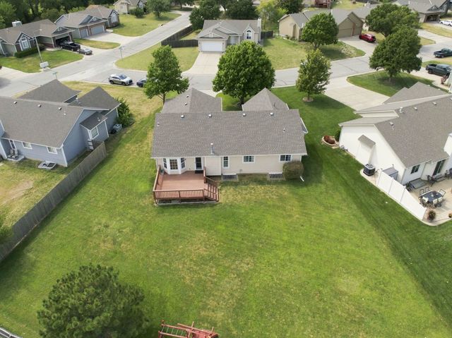 2706 N Meadow Oaks Ct, Wichita, KS 67220