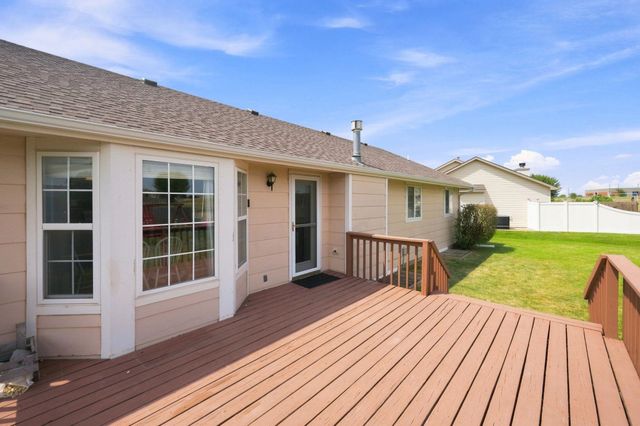 2706 N Meadow Oaks Ct, Wichita, KS 67220
