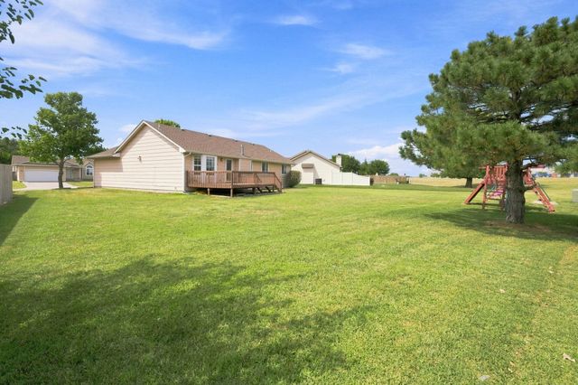 2706 N Meadow Oaks Ct, Wichita, KS 67220
