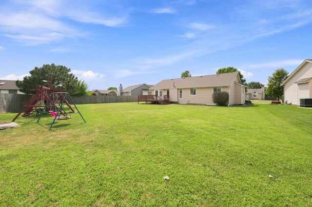 2706 N Meadow Oaks Ct, Wichita, KS 67220