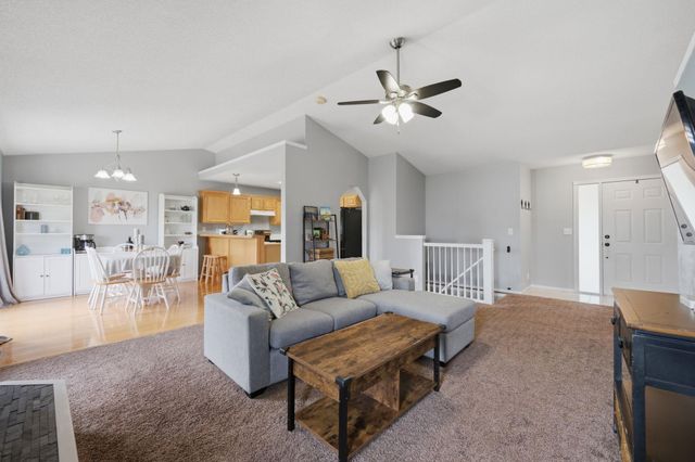 2706 N Meadow Oaks Ct, Wichita, KS 67220
