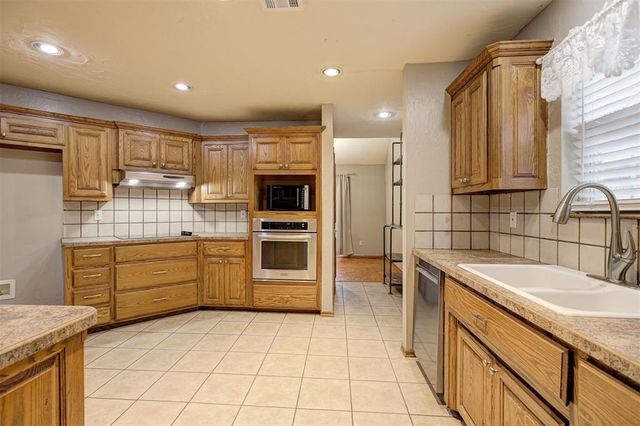 2616 N Nail Parkway, Moore, OK 73160