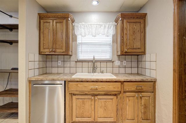 2616 N Nail Parkway, Moore, OK 73160