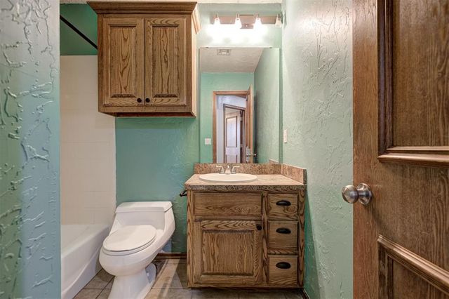 2616 N Nail Parkway, Moore, OK 73160