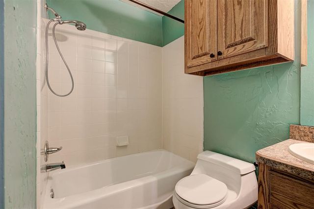 2616 N Nail Parkway, Moore, OK 73160