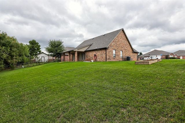 2616 N Nail Parkway, Moore, OK 73160