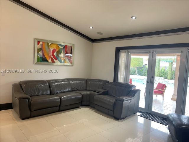 6790 SW 105th Ave, Miami, FL 33173