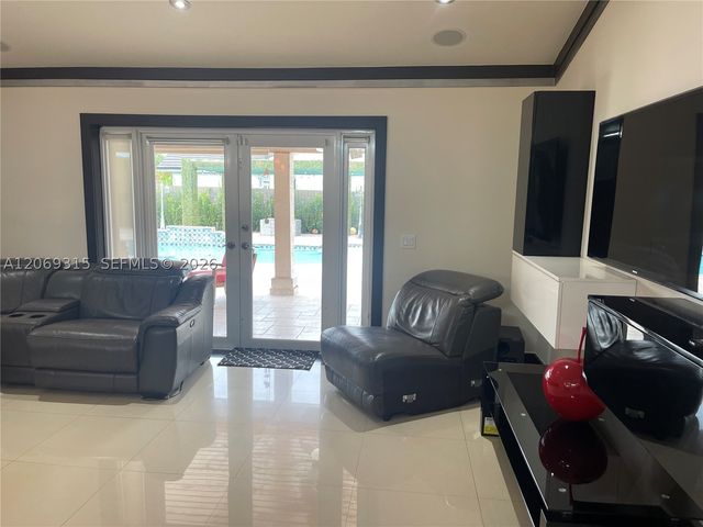 6790 SW 105th Ave, Miami, FL 33173