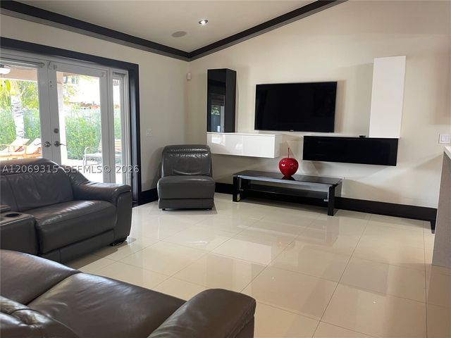 6790 SW 105th Ave, Miami, FL 33173