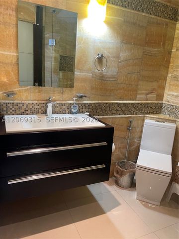 6790 SW 105th Ave, Miami, FL 33173