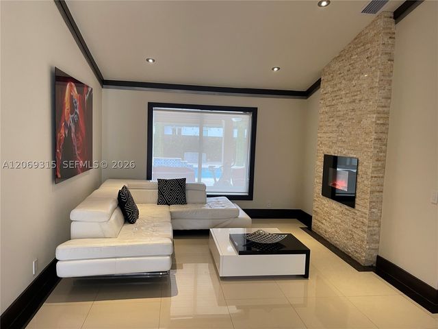 6790 SW 105th Ave, Miami, FL 33173