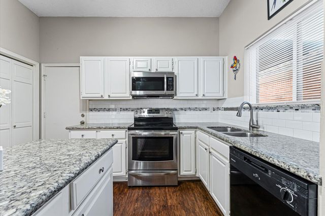 818 Maple Branch Lane, Pearland, TX 77584