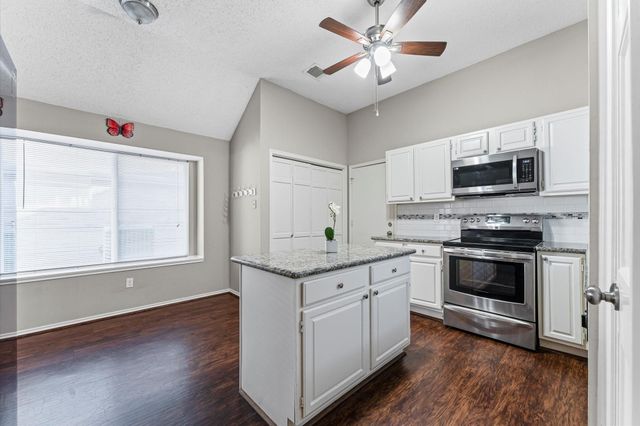 818 Maple Branch Lane, Pearland, TX 77584