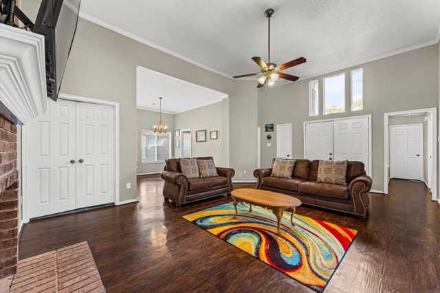 818 Maple Branch Lane, Pearland, TX 77584