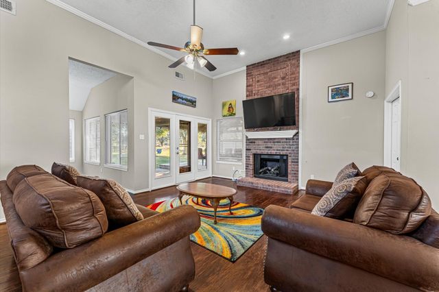 818 Maple Branch Lane, Pearland, TX 77584