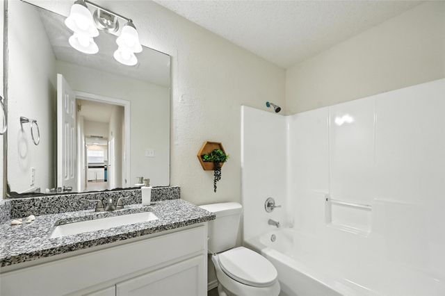 5007 Creek Crossing Drive, Greenville, TX 75402