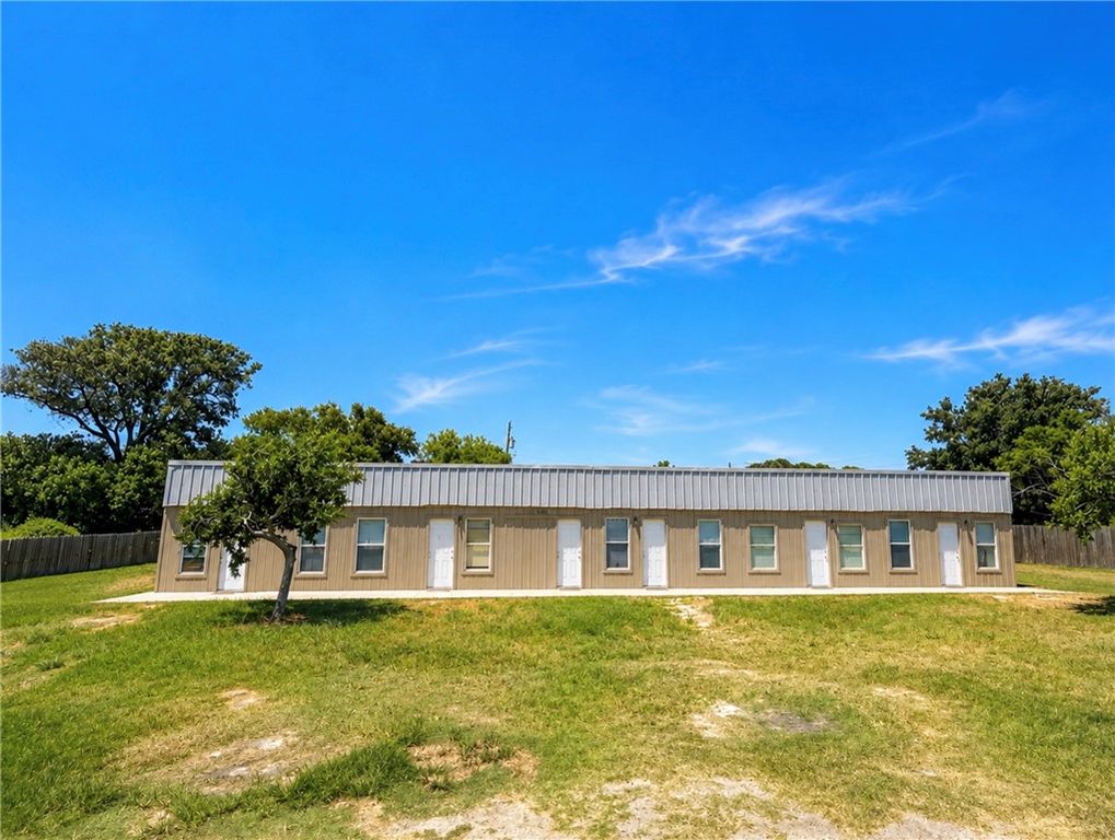 1218 Barton St, Corpus Christi, TX 78418 — exterior