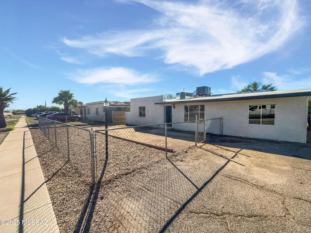 1917 W Saxony Road, Tucson, AZ 85713