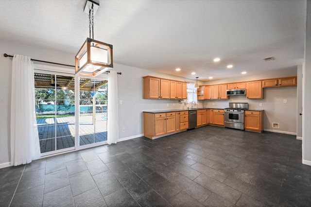 141 Arnold DR, Canyon Lake, TX 78133