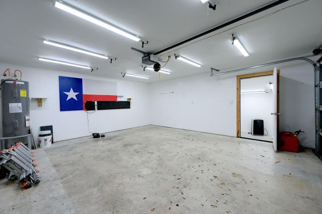 141 Arnold DR, Canyon Lake, TX 78133