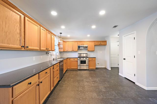 141 Arnold DR, Canyon Lake, TX 78133