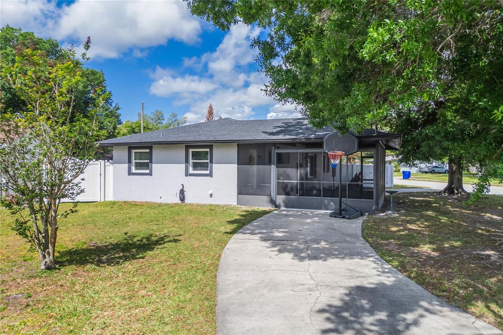 2 S LAVON AVENUE, Kissimmee, FL 34741