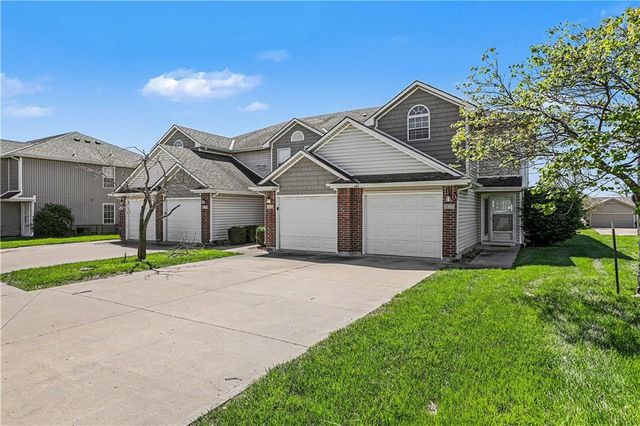 920-924 SW Imperial Lane, Lee's Summit, MO 64064