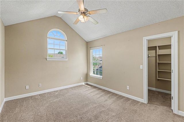 920-924 SW Imperial Lane, Lee's Summit, MO 64064