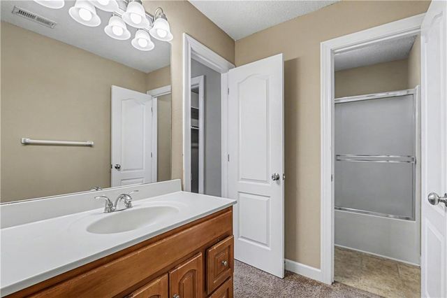 920-924 SW Imperial Lane, Lee's Summit, MO 64064