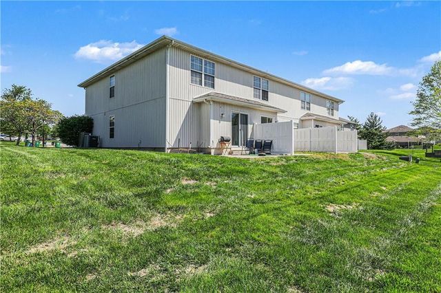 920-924 SW Imperial Lane, Lee's Summit, MO 64064
