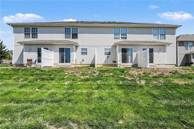920-924 SW Imperial Lane, Lee's Summit, MO 64064