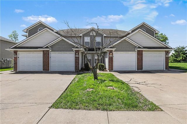920-924 SW Imperial Lane, Lee's Summit, MO 64064