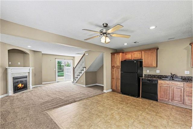 920-924 SW Imperial Lane, Lee's Summit, MO 64064