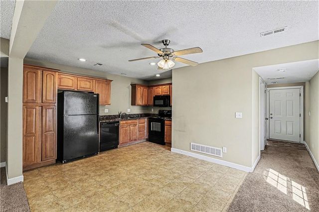 920-924 SW Imperial Lane, Lee's Summit, MO 64064