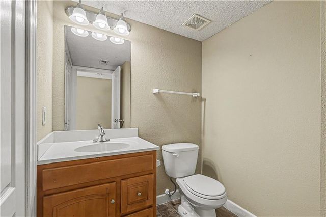 920-924 SW Imperial Lane, Lee's Summit, MO 64064