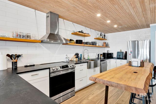 10641 Gulf Beach Highway D, Pensacola, FL 32507