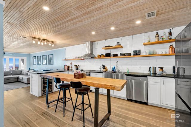 10641 Gulf Beach Highway D, Pensacola, FL 32507