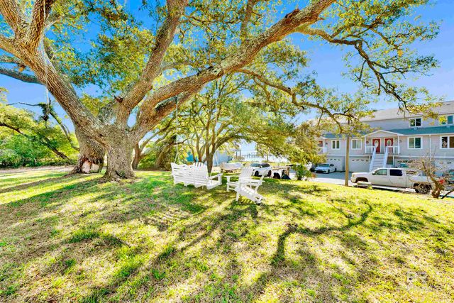 10641 Gulf Beach Highway D, Pensacola, FL 32507