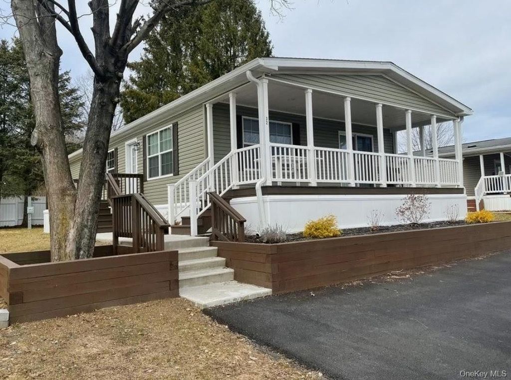 32 Scribo Lane, Wappingers Falls, NY 12590