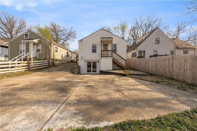 822 E 72nd Street, Kansas City, MO 64131
