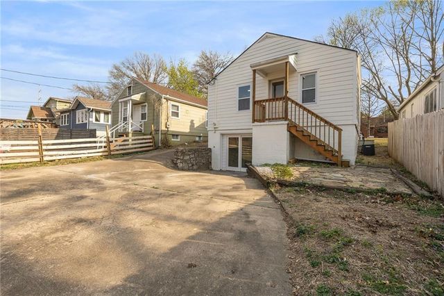 822 E 72nd Street, Kansas City, MO 64131