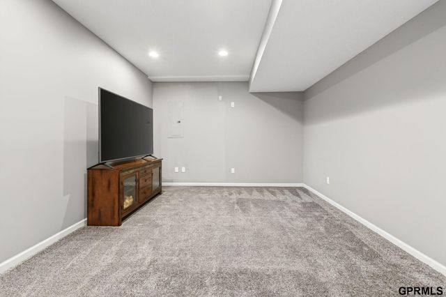 2521 N 167th Avenue, Omaha, NE 68116