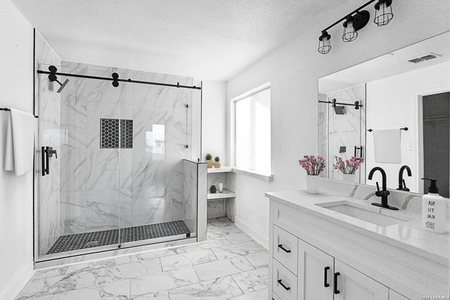 11002 Moonlit Cyn, San Antonio, TX 78245