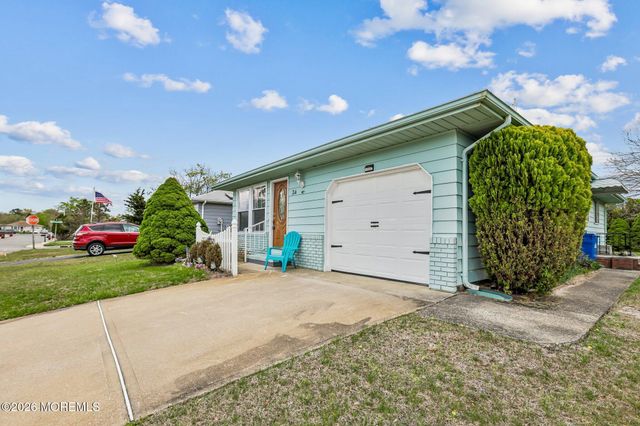 24 Saint Kitts Drive, Toms River, NJ 08757