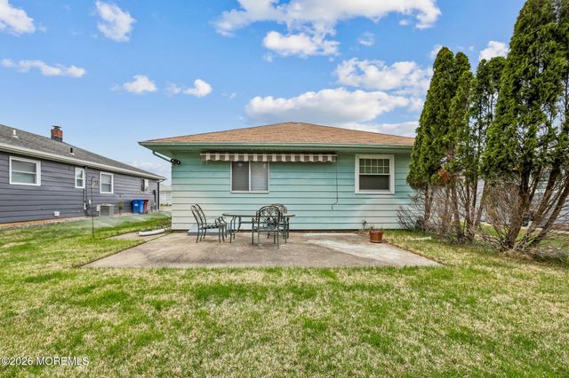 24 Saint Kitts Drive, Toms River, NJ 08757