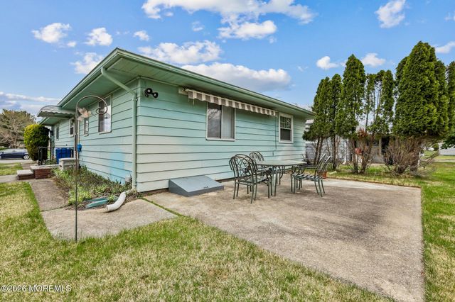 24 Saint Kitts Drive, Toms River, NJ 08757