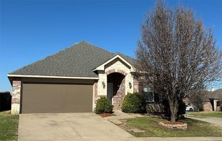 817 Lark Drive, Aubrey, TX 76227