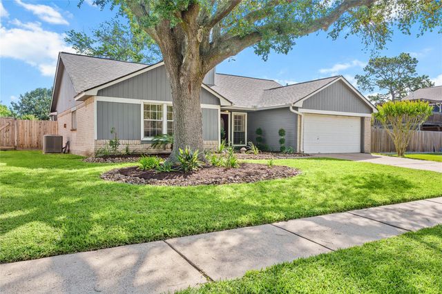 15807 Castorglen Drive, Houston, TX 77598