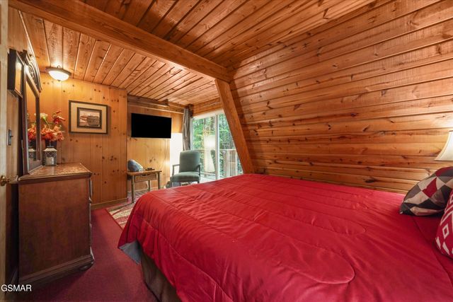 1188 Ski Mountain Road, Gatlinburg, TN 37738