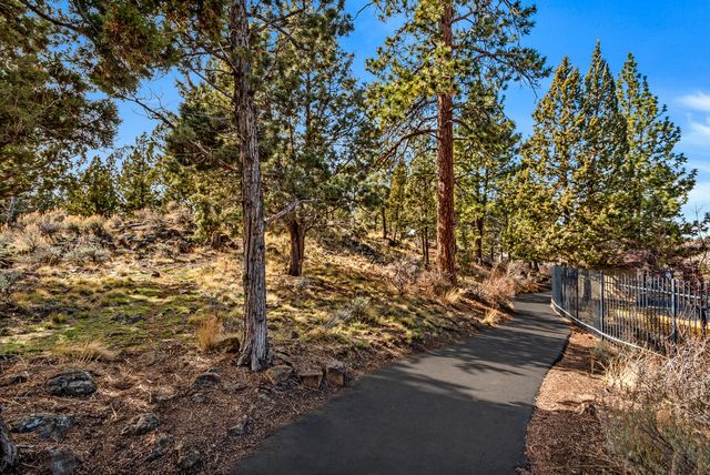 20844 SE Sotra Loop, Bend, OR 97702